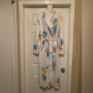 Gorgeous Summer Weight Bath Robe
